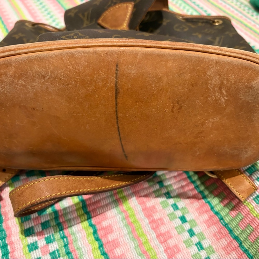 Louis Vuitton Montsouris MM - Picture 3 of 8